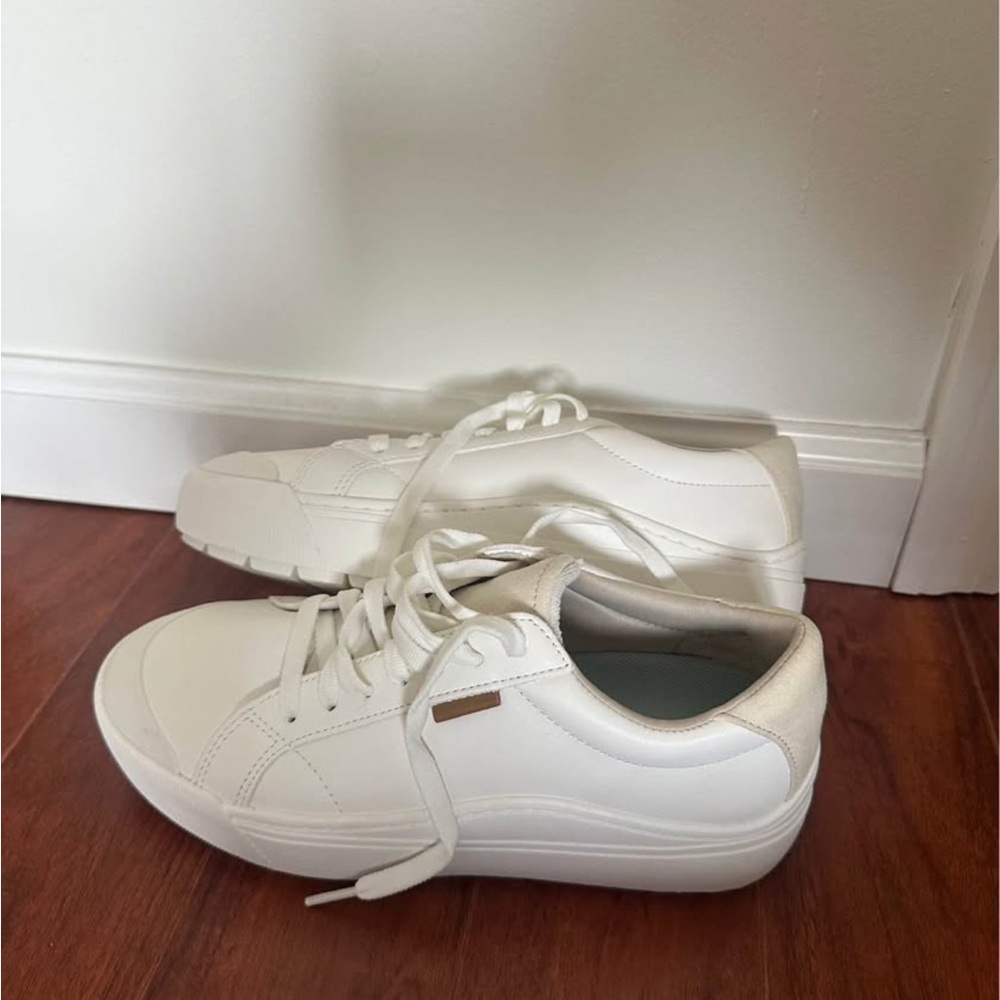 Dr. Scholl's Cream and White Sneakers